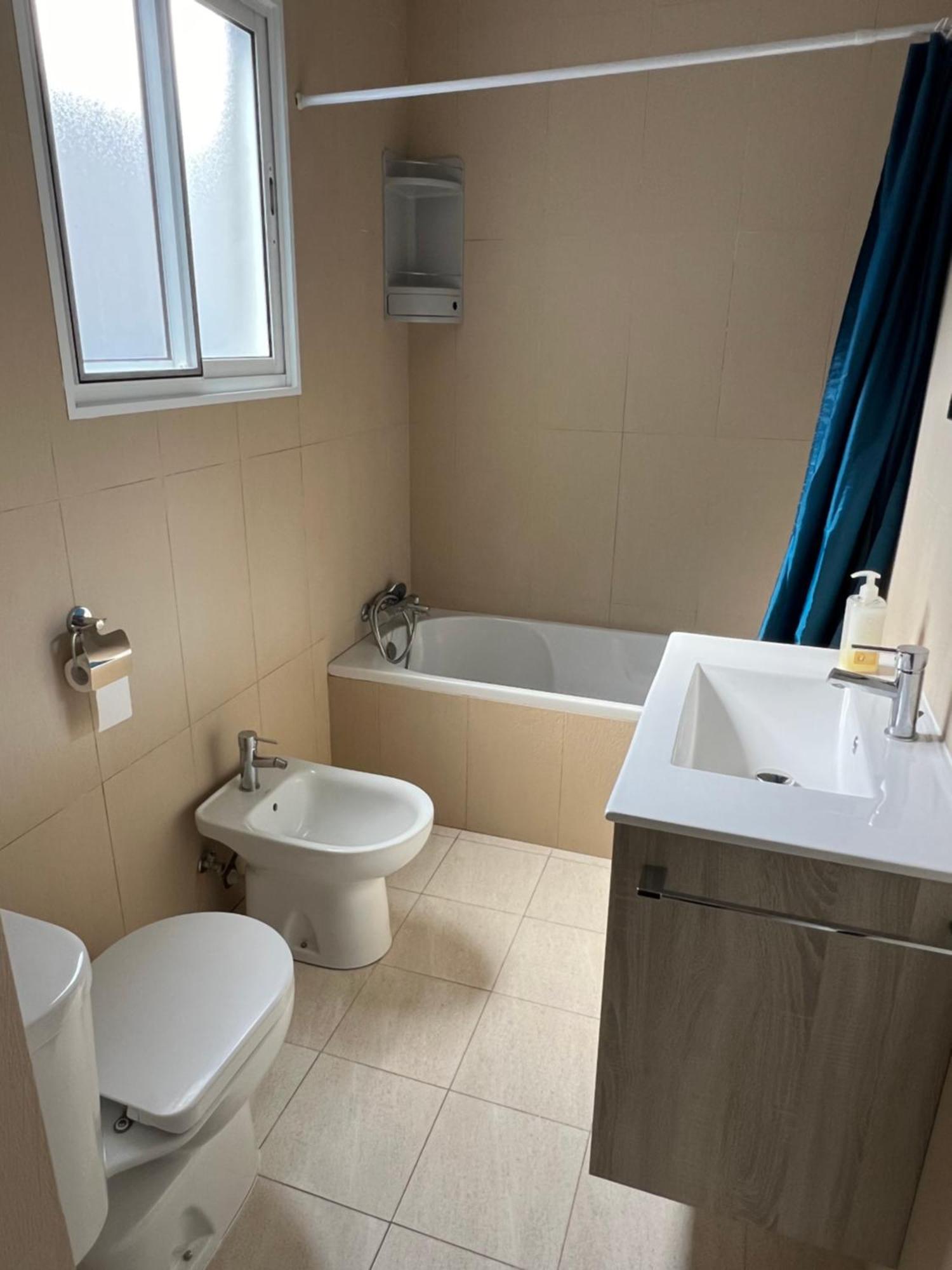 Casa A 2 Minutos A Pe De Piscina Natural Vakantiehuis *