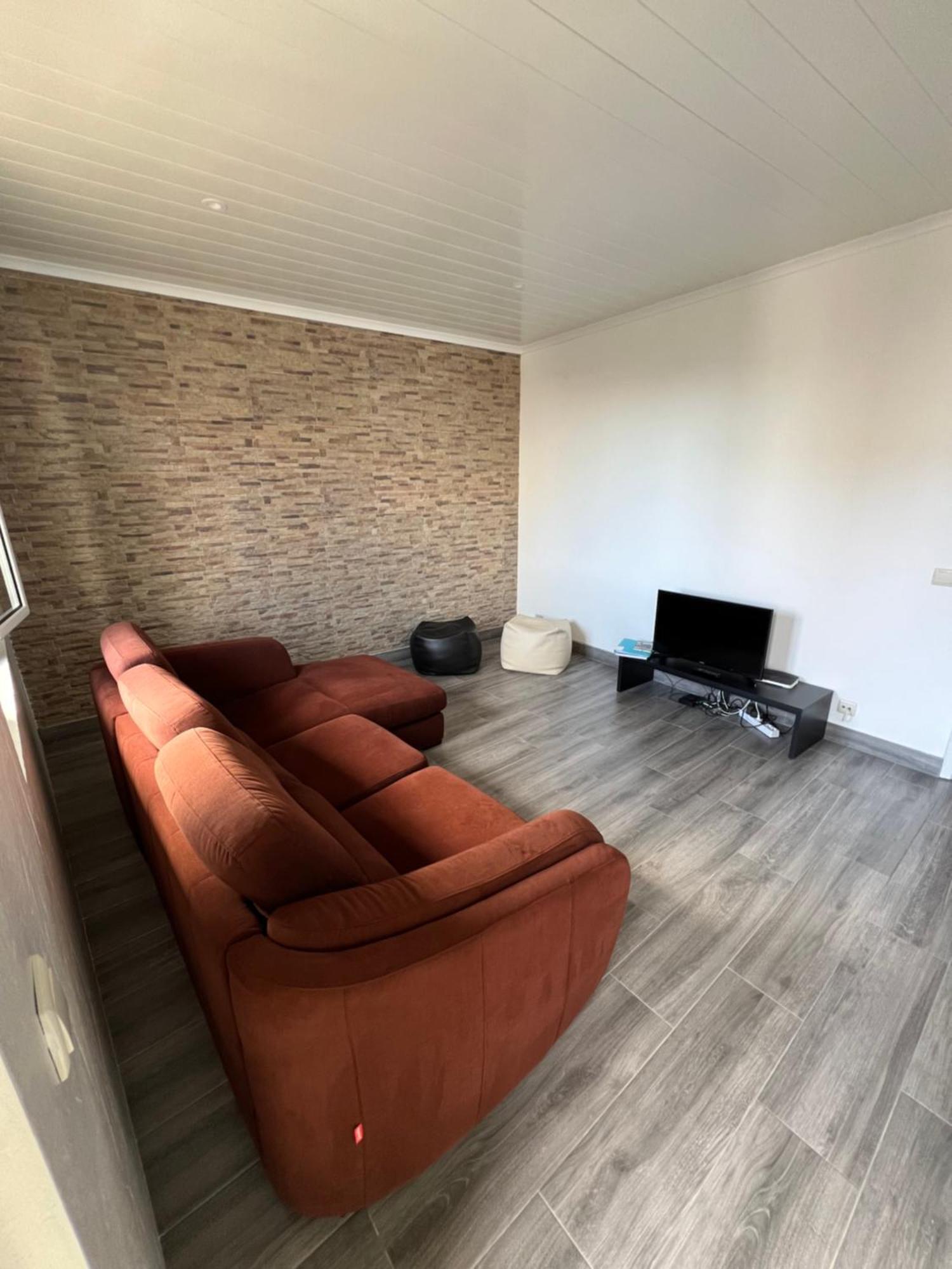 Casa A 2 Minutos A Pe De Piscina Natural Vakantiehuis Ponta Delgada